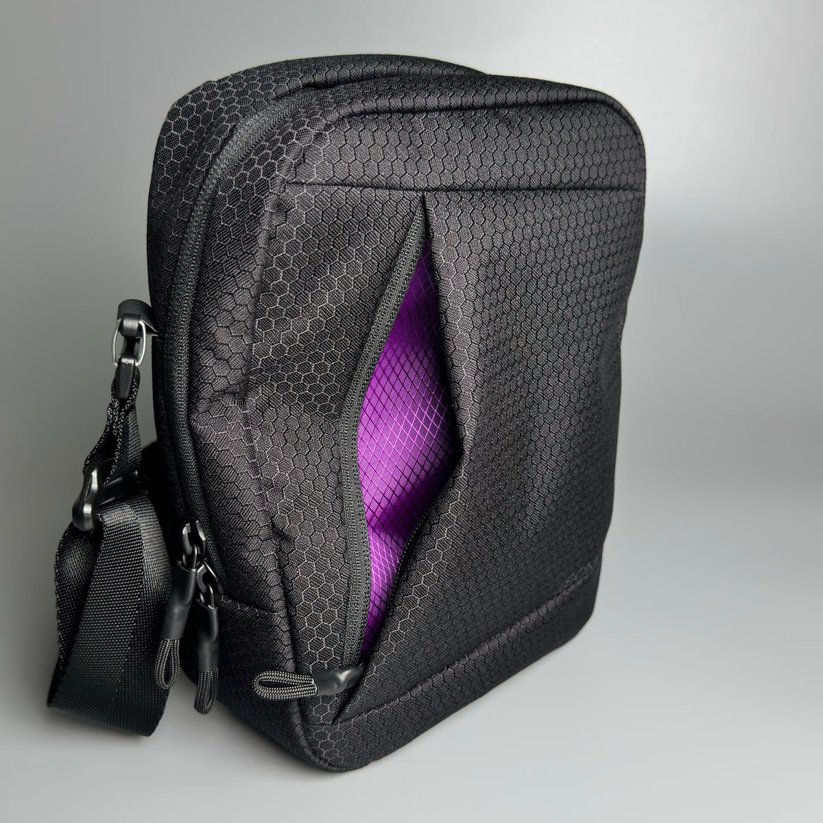 Вертикальна сумка-месенджер GEOM Route Cordura® 1000D